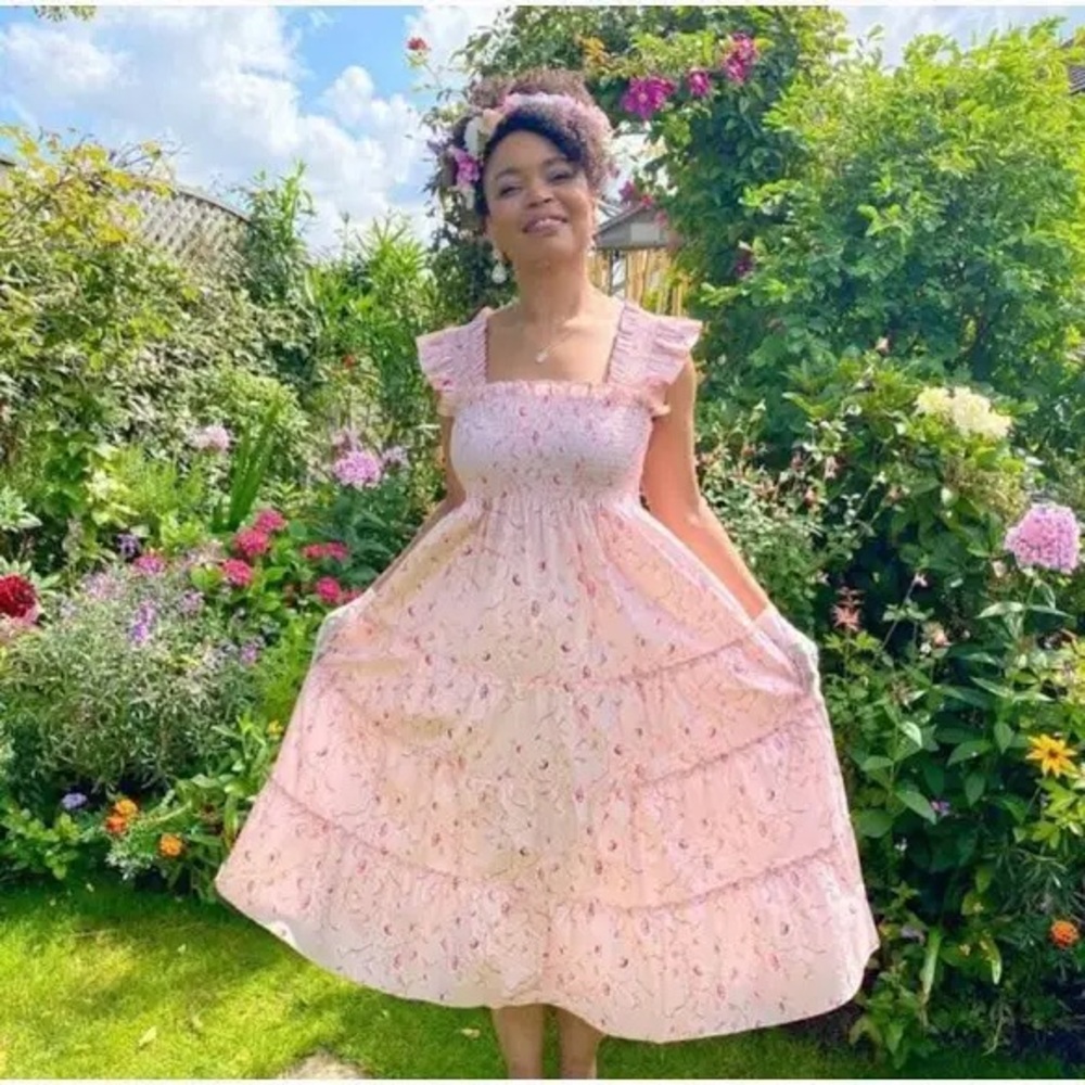 Light pink- Bridgerton-looking dress! Hill House Ellie Nap Dress